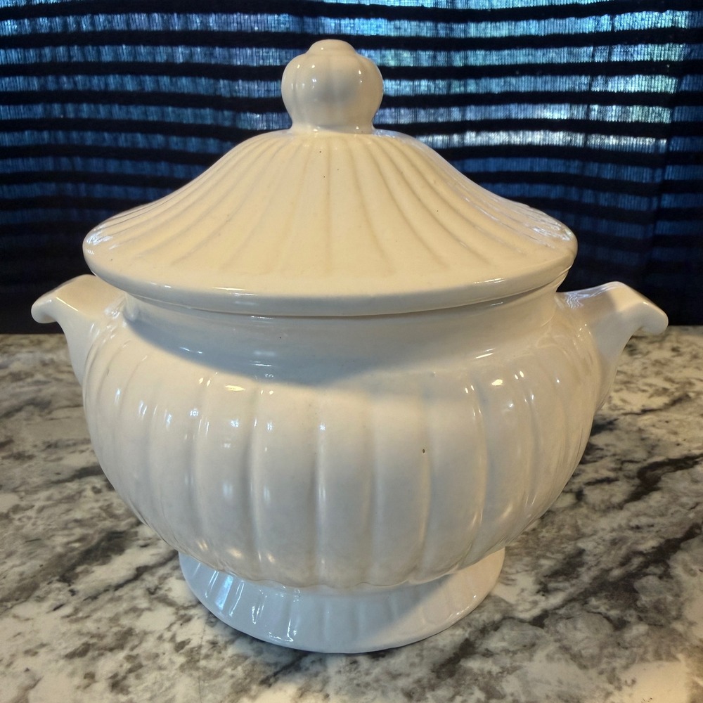 Vintage Lefton White Ceramic Soup Tureen with Lid Ribbed Made in Japan Serving